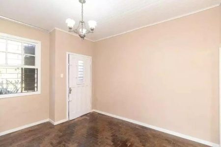 Sala de casa à venda com 2 quartos, 90m² em Navegantes, Porto Alegre