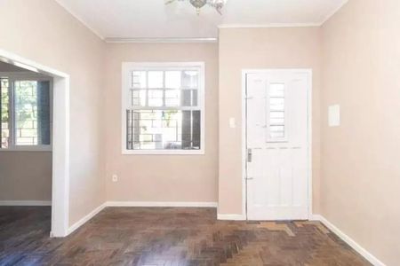 Sala de casa à venda com 2 quartos, 90m² em Navegantes, Porto Alegre