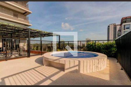 Studio para alugar com 18m², 1 quarto e sem vaga Studio para alugar com 18m², 1 quarto e sem vagaÁrea comum - Piscina