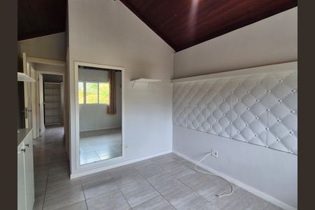 Casa de condomínio à venda com 122m², 4 quartos e 2 vagasSuíte 