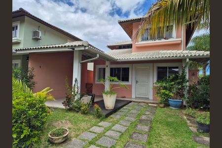 Casa de condomínio à venda com 122m², 4 quartos e 2 vagasFachada 