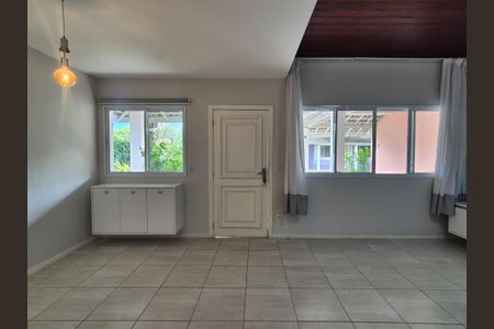 Casa de condomínio à venda com 122m², 4 quartos e 2 vagasSala 