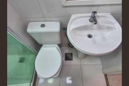 Casa de condomínio à venda com 122m², 4 quartos e 2 vagasBanheiro 2