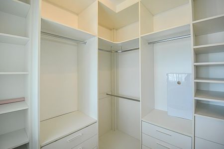 Apartamento à venda com 94m², 2 quartos e 2 vagas Apartamento à venda com 94m², 2 quartos e 2 vagasCloset da suíte