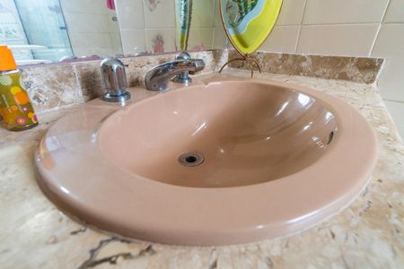 Apartamento à venda com 85m², 2 quartos e 1 vagaBanheiro da Suíte Detalhe