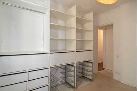 Apartamento para alugar com 180m², 3 quartos e 1 vaga Apartamento para alugar com 180m², 3 quartos e 1 vagaCloset da Suíte