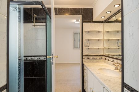 Apartamento para alugar com 180m², 3 quartos e 1 vaga Apartamento para alugar com 180m², 3 quartos e 1 vagaBanheiro da Suíte