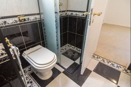 Apartamento para alugar com 180m², 3 quartos e 1 vaga Apartamento para alugar com 180m², 3 quartos e 1 vagaBanheiro da Suíte