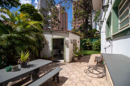 Casa para alugar com 340m², 4 quartos e 4 vagasQuintal