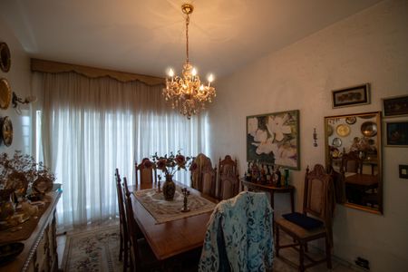 Casa para alugar com 340m², 4 quartos e 4 vagasSala