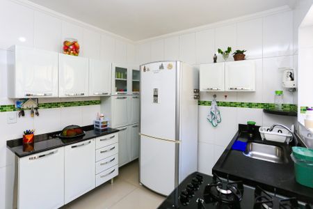 Casa à venda com 100m², 2 quartos e 2 vagascozinha