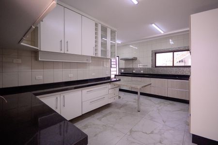 Casa à venda com 264m², 3 quartos e 3 vagasCozinha 