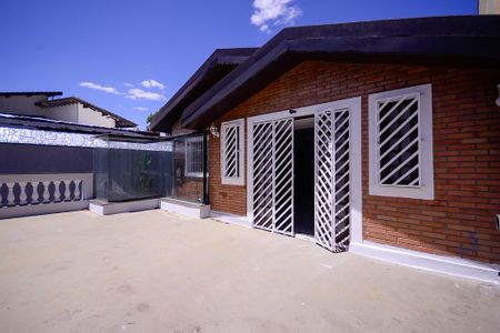 Casa à venda com 264m², 3 quartos e 3 vagasSala - Varanda 