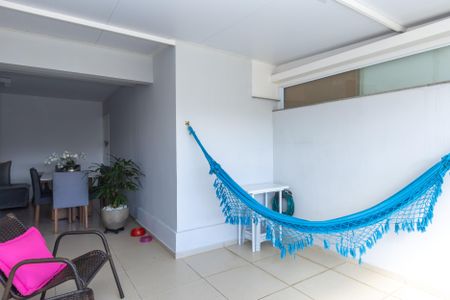 Apartamento à venda com 77m², 3 quartos e 2 vagas Apartamento à venda com 77m², 3 quartos e 2 vagasVaranda