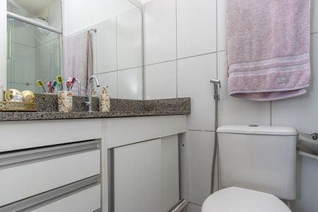 Apartamento à venda com 77m², 3 quartos e 2 vagas Apartamento à venda com 77m², 3 quartos e 2 vagasBanheiro da Suíte