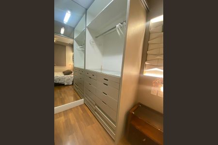 Apartamento para alugar com 65m², 2 quartos e 1 vaga Apartamento para alugar com 65m², 2 quartos e 1 vagaClouset do Quarto 2