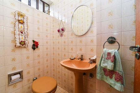 Casa à venda com 370m², 4 quartos e 1 vaga Casa à venda com 370m², 4 quartos e 1 vagaLavabo