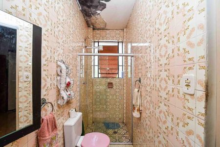 Casa à venda com 370m², 4 quartos e 1 vaga Casa à venda com 370m², 4 quartos e 1 vagaBanheiro da Suíte