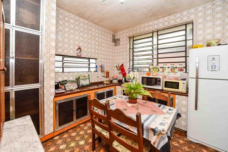 Casa à venda com 370m², 4 quartos e 1 vaga Casa à venda com 370m², 4 quartos e 1 vagaCozinha
