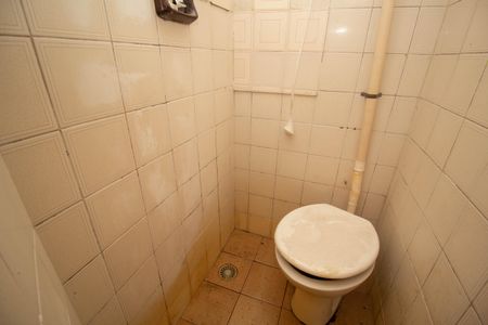 Banheiro de casa para alugar com 1 quarto, 40m² em Vila Serralheiro, São Paulo