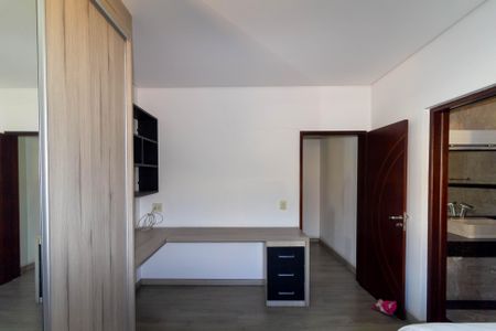 Casa à venda com 223m², 2 quartos e 10 vagas Casa à venda com 223m², 2 quartos e 10 vagasSuíte 1