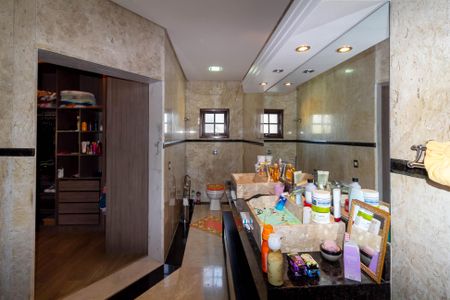 Casa à venda com 223m², 2 quartos e 10 vagas Casa à venda com 223m², 2 quartos e 10 vagasBanheiro da Suíte 2