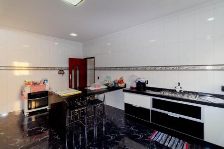 Casa à venda com 223m², 2 quartos e 10 vagas Casa à venda com 223m², 2 quartos e 10 vagasCozinha