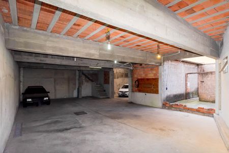 Casa à venda com 223m², 2 quartos e 10 vagas Casa à venda com 223m², 2 quartos e 10 vagasGaragem