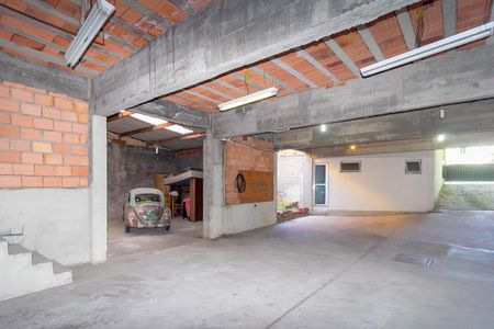 Casa à venda com 223m², 2 quartos e 10 vagas Casa à venda com 223m², 2 quartos e 10 vagasGaragem