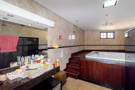 Casa à venda com 223m², 2 quartos e 10 vagas Casa à venda com 223m², 2 quartos e 10 vagasBanheiro da Suíte 2