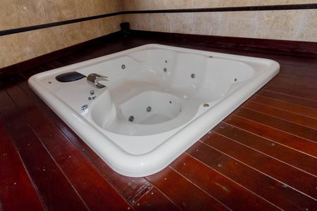 Casa à venda com 223m², 2 quartos e 10 vagas Casa à venda com 223m², 2 quartos e 10 vagasBanheiro da Suíte 2