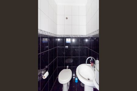 Casa à venda com 223m², 2 quartos e 10 vagas Casa à venda com 223m², 2 quartos e 10 vagasBanheiro de serviço