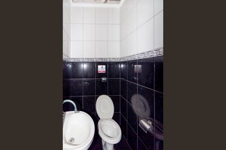 Casa à venda com 223m², 2 quartos e 10 vagas Casa à venda com 223m², 2 quartos e 10 vagasBanheiro de serviço