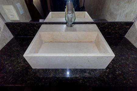 Casa à venda com 223m², 2 quartos e 10 vagas Casa à venda com 223m², 2 quartos e 10 vagasBanheiro da Suíte 1