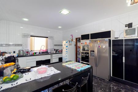 Casa à venda com 223m², 2 quartos e 10 vagas Casa à venda com 223m², 2 quartos e 10 vagasCozinha