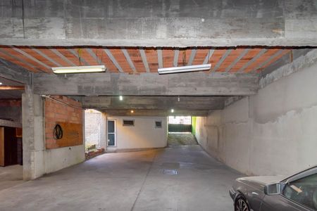 Casa à venda com 223m², 2 quartos e 10 vagas Casa à venda com 223m², 2 quartos e 10 vagasGaragem