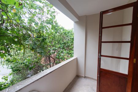 Apartamento à venda com 117m², 2 quartos e sem vagaVaranda