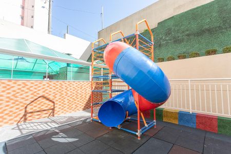 Apartamento para alugar com 43m², 2 quartos e 1 vaga Apartamento para alugar com 43m², 2 quartos e 1 vagaÁrea comum - Playground