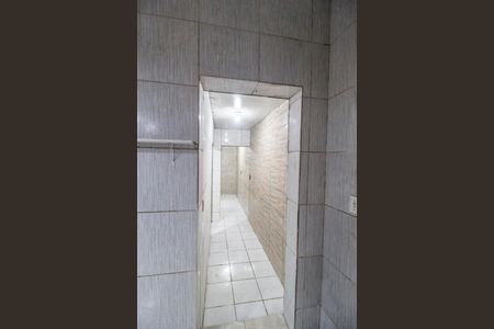 Corredor de casa para alugar com 2 quartos, 75m² em Vila Janete, Carapicuíba