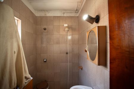 Casa à venda com 200m², 3 quartos e 3 vagasBANHEIRO DA ÁREA DE SERVIÇO