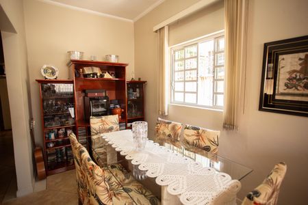 Casa à venda com 200m², 3 quartos e 3 vagasSALA