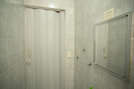 Casa à venda com 200m², 3 quartos e 3 vagasBANHEIRO DA SUÍTE