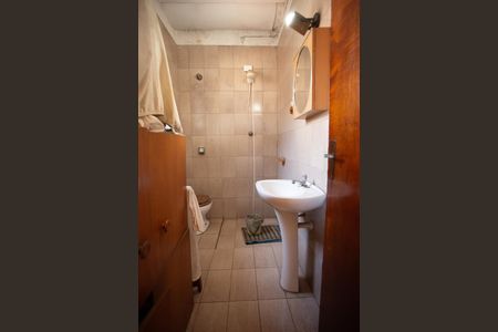 Casa à venda com 200m², 3 quartos e 3 vagasBANHEIRO DA ÁREA DE SERVIÇO