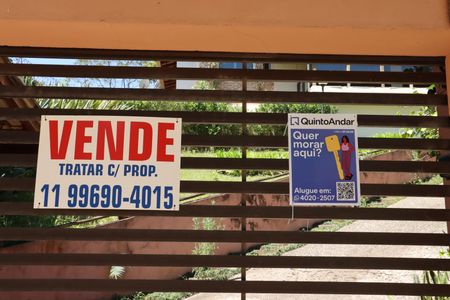 Casa para alugar com 304m², 4 quartos e 3 vagasFachada