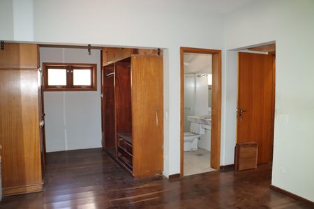 Casa para alugar com 304m², 4 quartos e 3 vagasSuíte