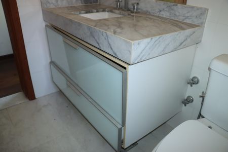 Casa para alugar com 304m², 4 quartos e 3 vagasBanheiro 1