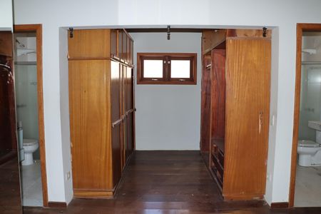 Casa para alugar com 304m², 4 quartos e 3 vagasSuíte