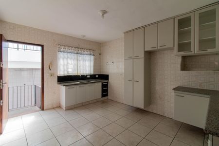 Casa à venda com 151m², 2 quartos e 3 vagas Casa à venda com 151m², 2 quartos e 3 vagasCozinha