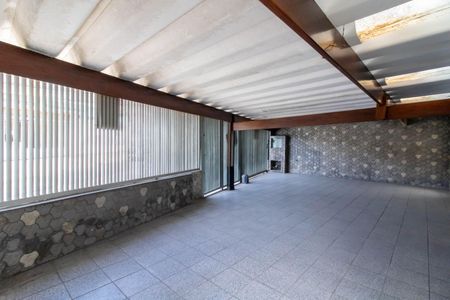 Casa à venda com 151m², 2 quartos e 3 vagas Casa à venda com 151m², 2 quartos e 3 vagasGaragem