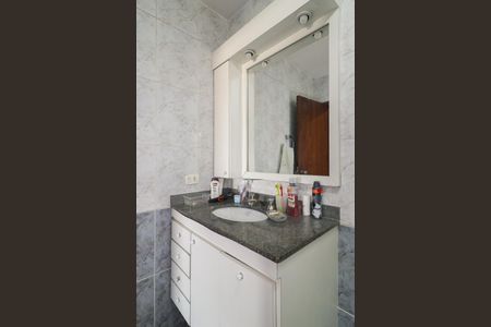 Casa à venda com 323m², 4 quartos e 4 vagas Casa à venda com 323m², 4 quartos e 4 vagasBanheiro da Suíte 2